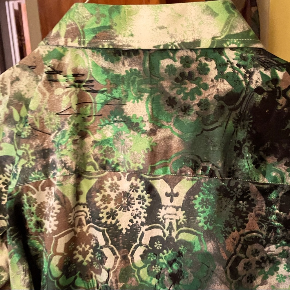 Men’s long sleeve paisley print shirt by barrabas. 2XL 25.00